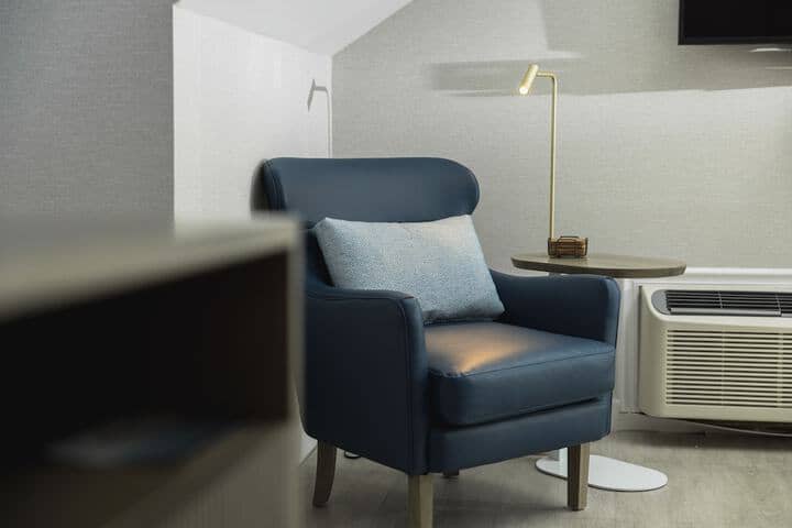 Room 27 of 273