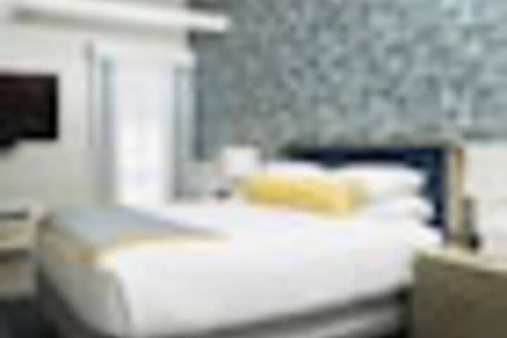 Room 32 of 273