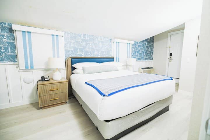 Room 78 of 273