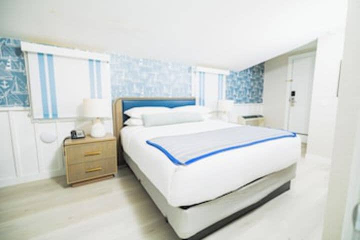 Room 76 of 273