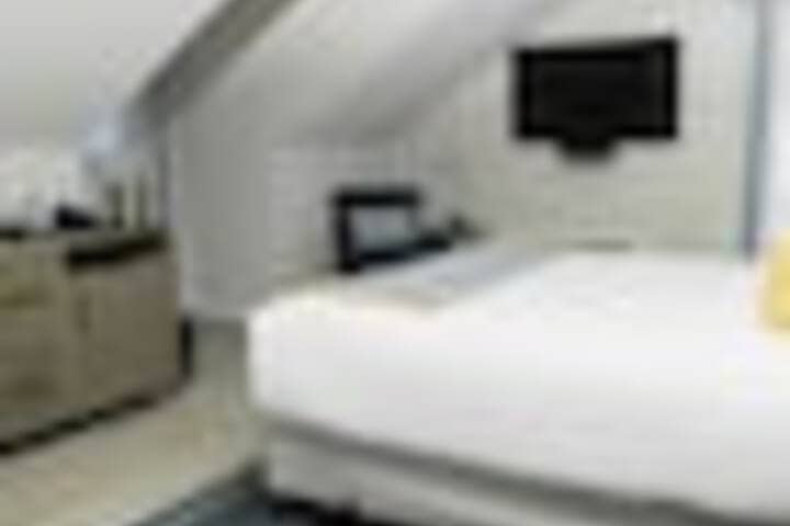 Room 41 of 273
