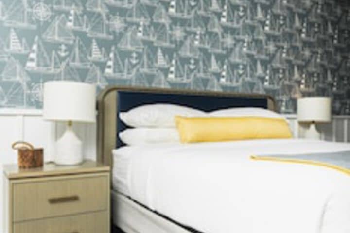 Room 43 of 273