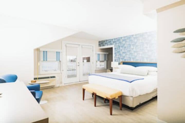 Room 85 of 273