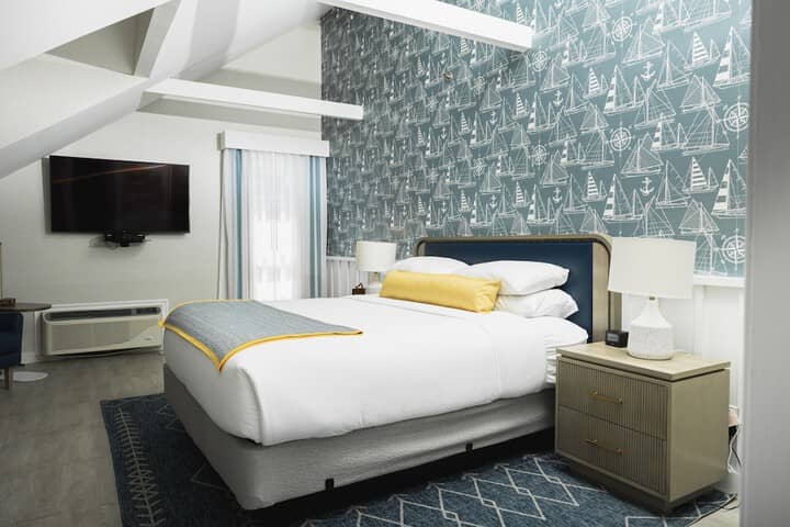 Room 33 of 273
