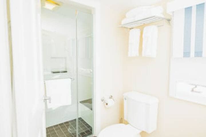 Room 106 of 273