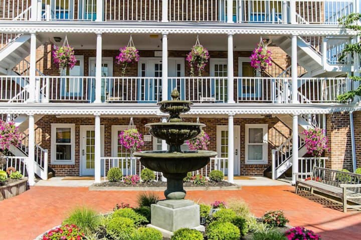 Hotel Exterior 270 of 273