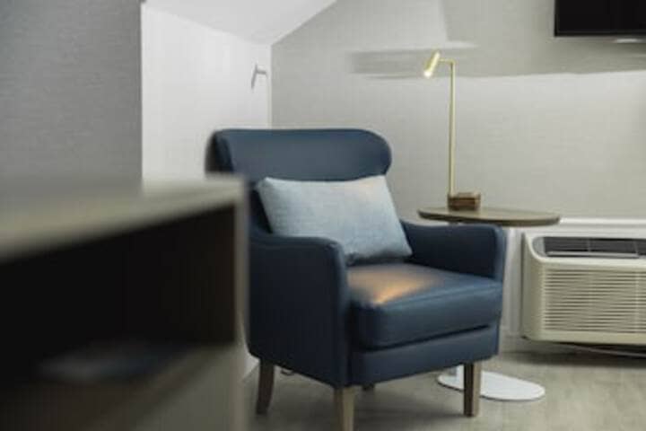 Room 25 of 273