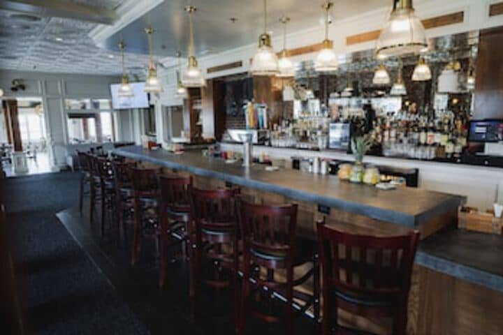 Lounge 166 of 273