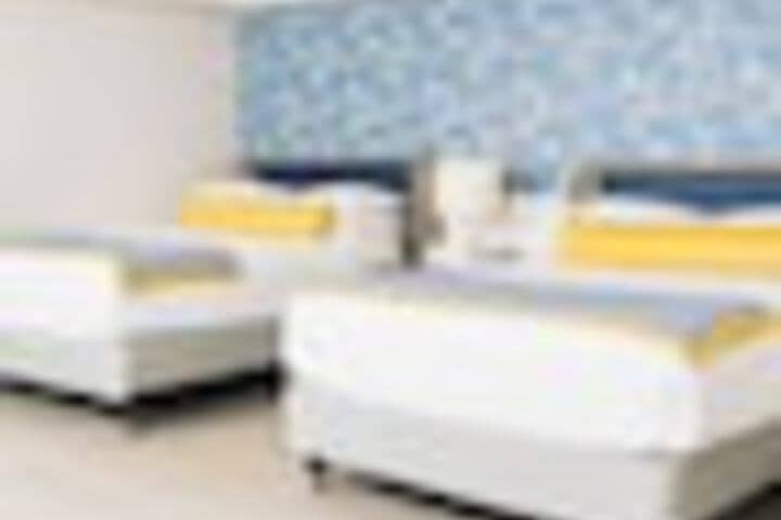 Room 65 of 273